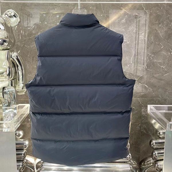人気急上昇 カナダグース フリースタイルダウンベスト 偽物 Cav26208